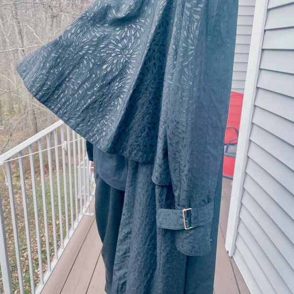 Vintage Caped Goth Trench coat - Picture 3 of 8